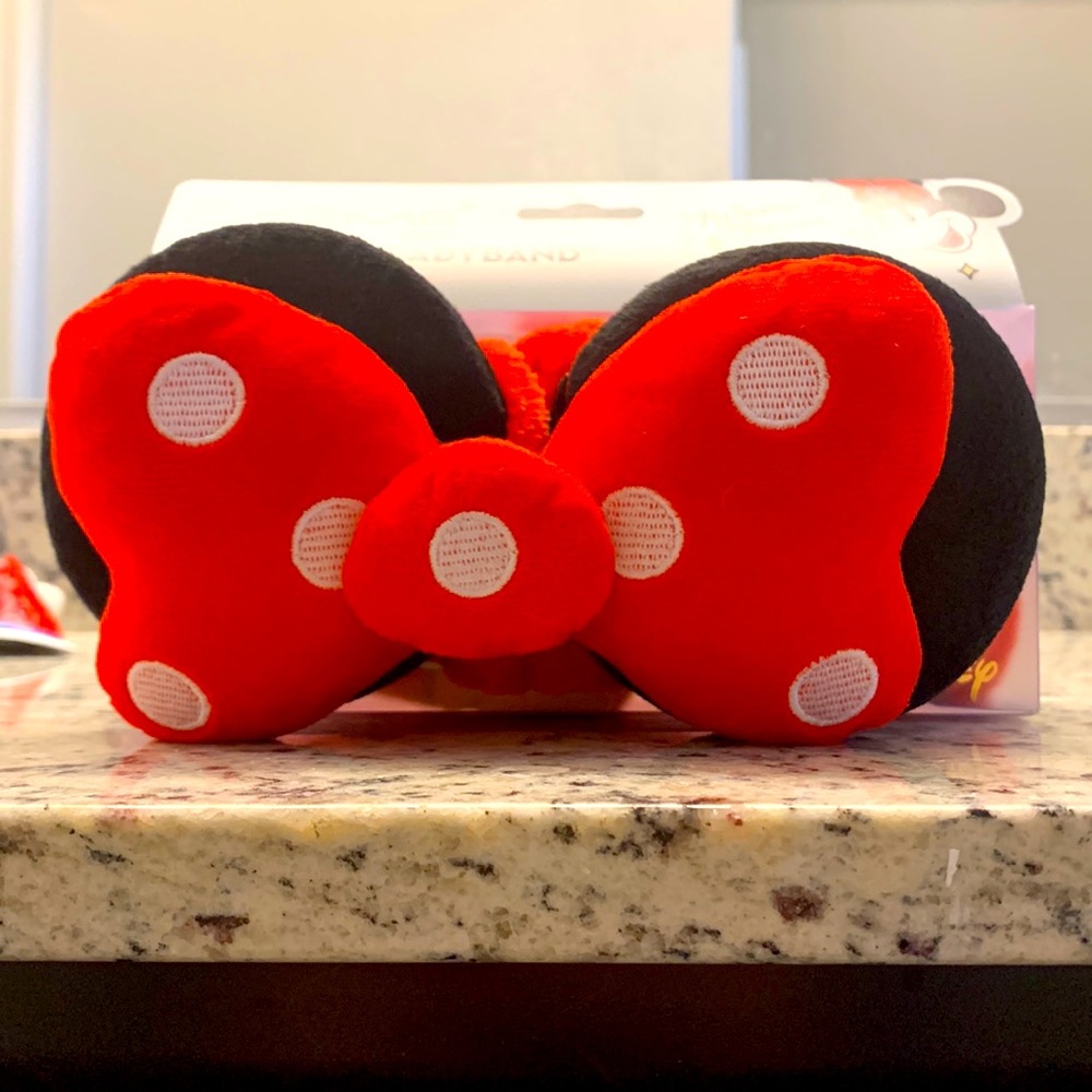 NIP Limited Edition Minnie Mouse Teddy Plush Spa Bow Headband Creme vegan